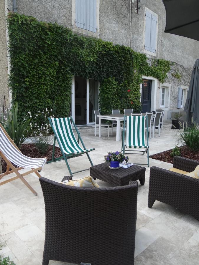 Les Tilleuls - Chambres D'Hotes - La Rochefoucauld Exterior foto