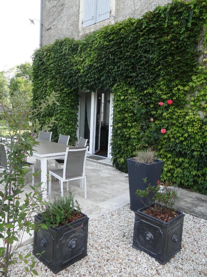 Les Tilleuls - Chambres D'Hotes - La Rochefoucauld Exterior foto